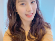 김태연  여자  23세  미소짓는 정면 얼굴