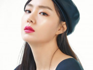 박예진  여자  24세  무표정한 왼쪽 얼굴